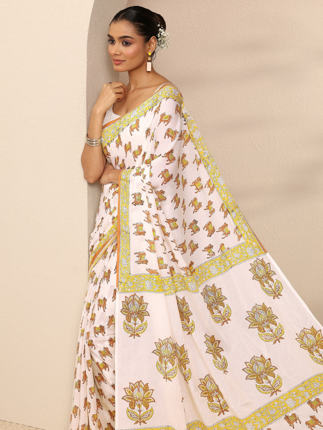 White Ethnic Motifs Printed Cotton Blend Saree With Unstitched Blouse Piece
