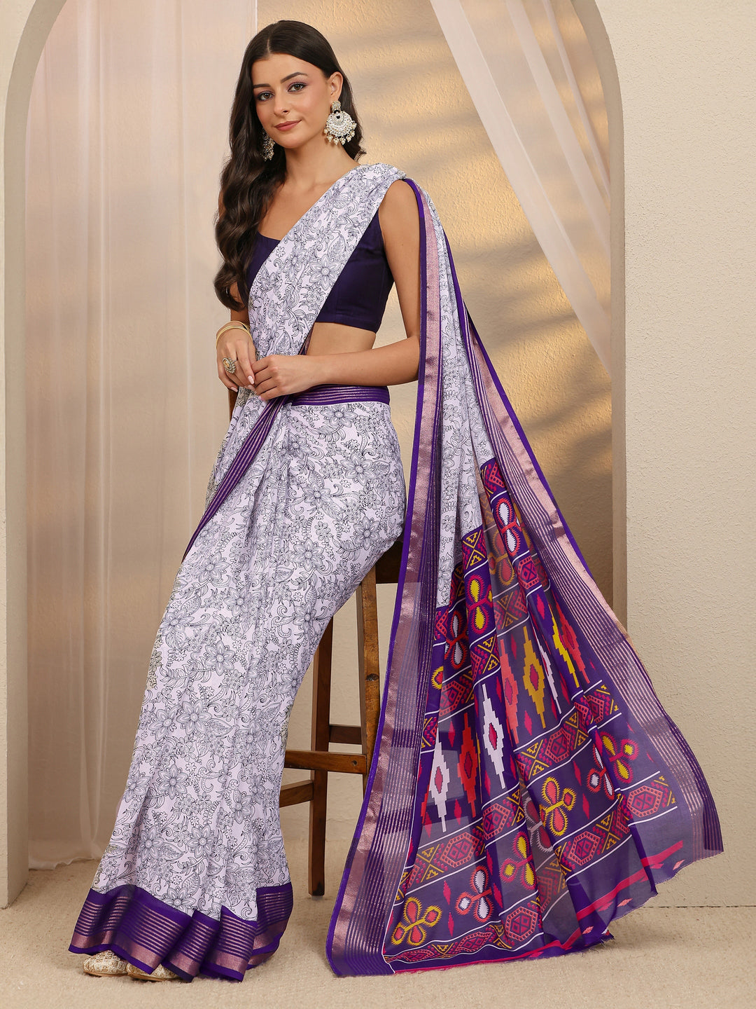 White Floral Printed Silk Blend Saree 
With Unstitched Blouse Piece