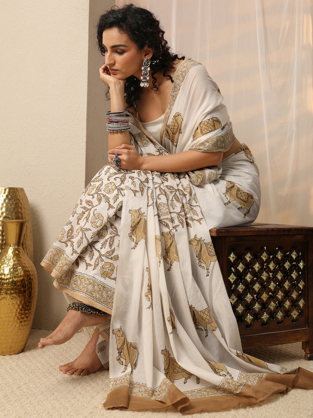White Printed Cotton Blend Saree With Unstitched Blouse Piece