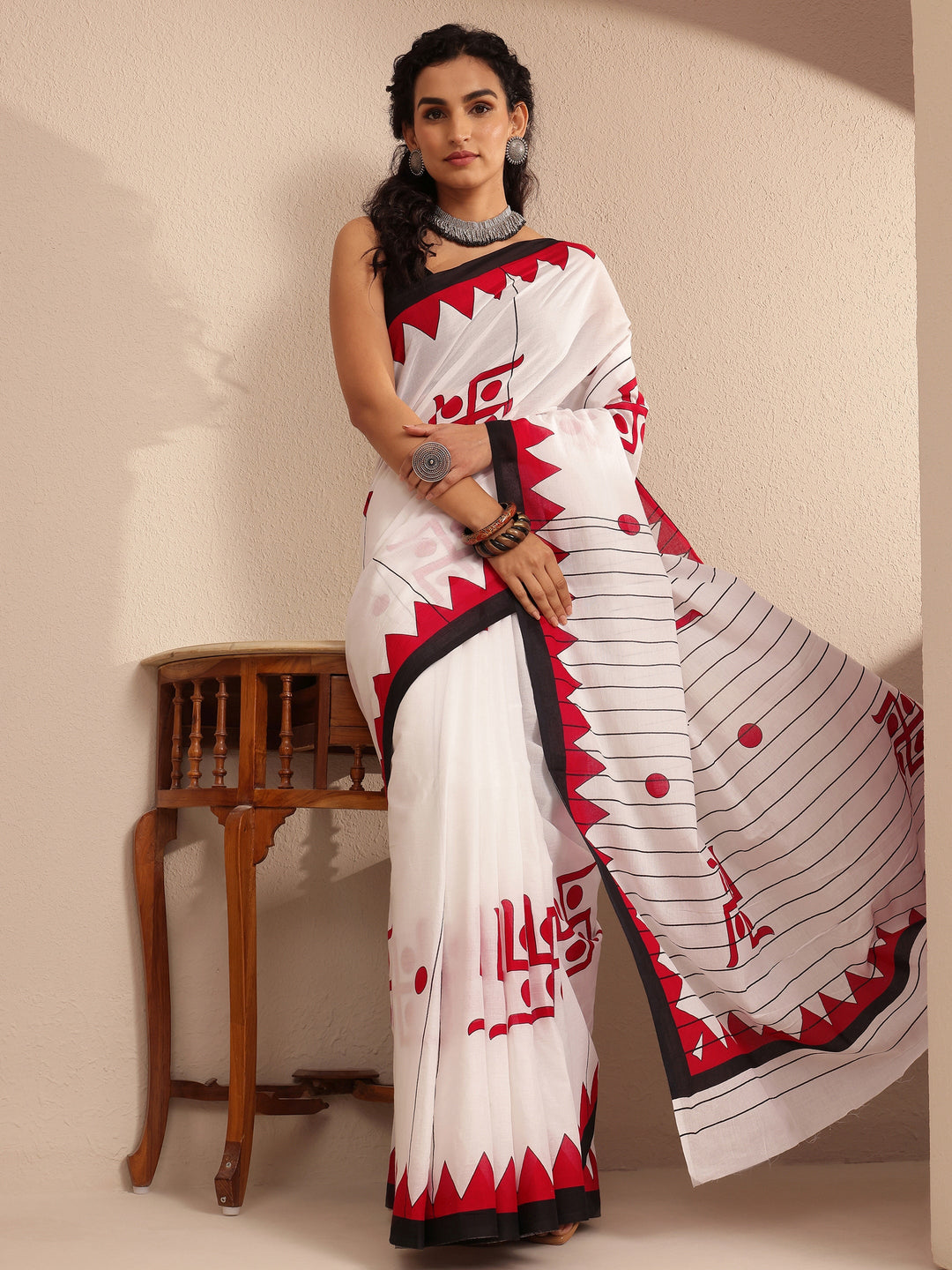 White Printed Cotton Saree With Unstitched Blouse Piece