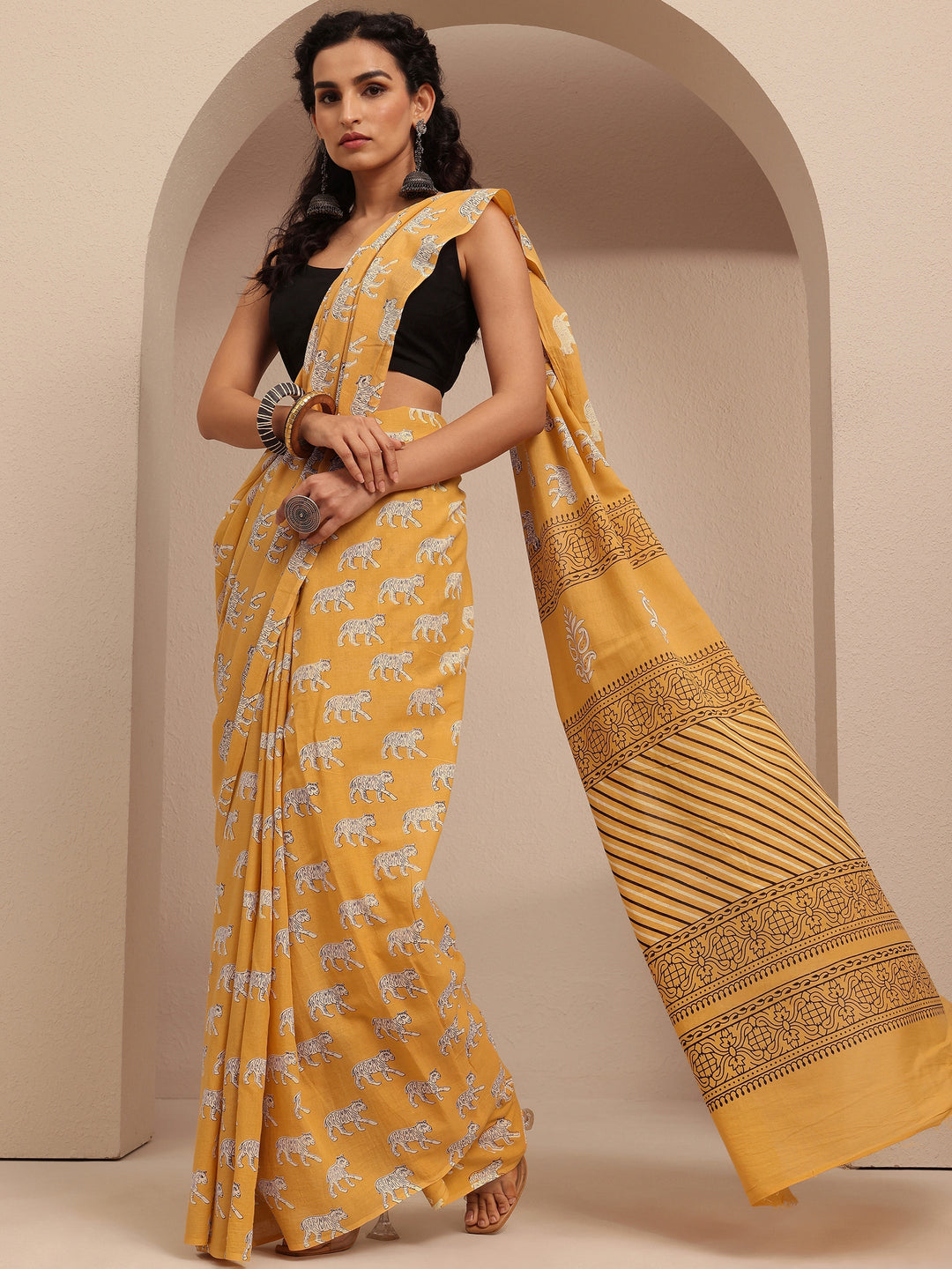 Yellow Printed Cotton Saree With Unstitched Blouse Piece
