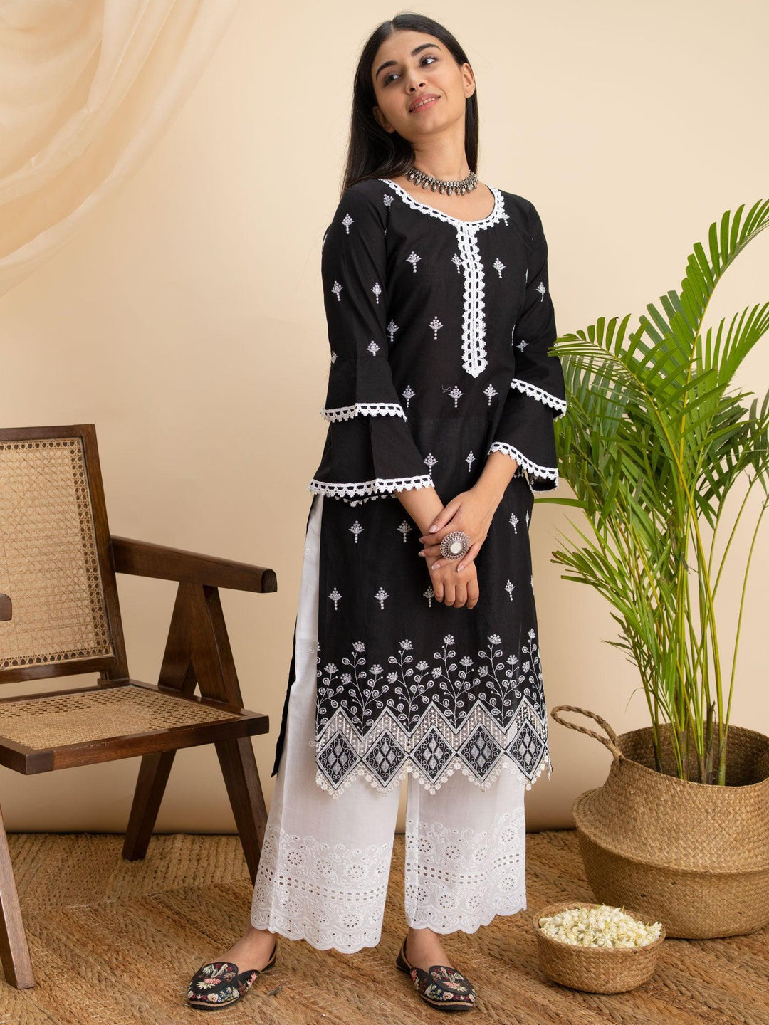 Black Embroidered Cotton Kurta - ShopLibas