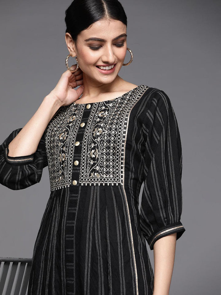 Black Embroidered Cotton Dress - ShopLibas