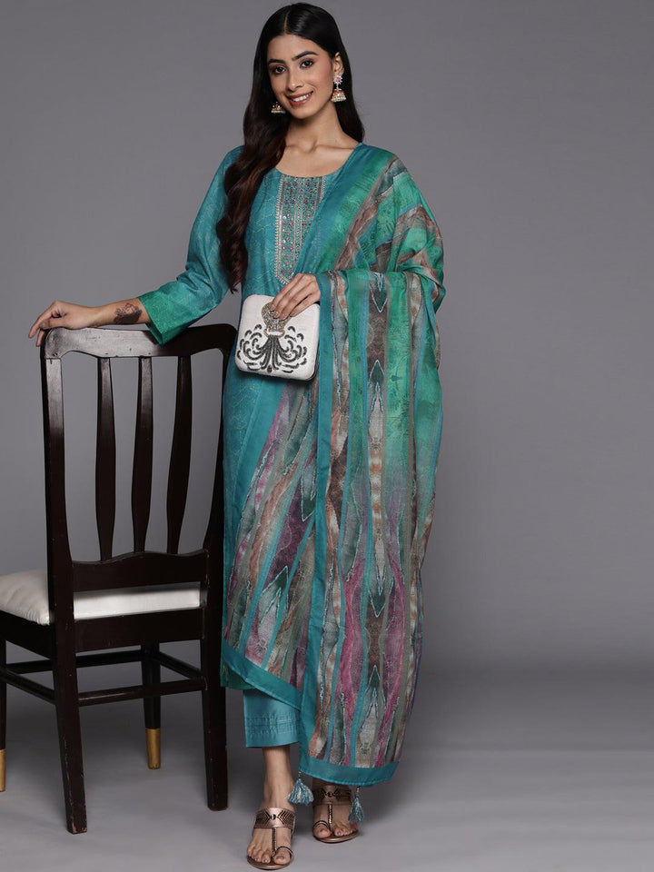 Blue Embroidered Silk Blend Suit Set With Trousers - ShopLibas