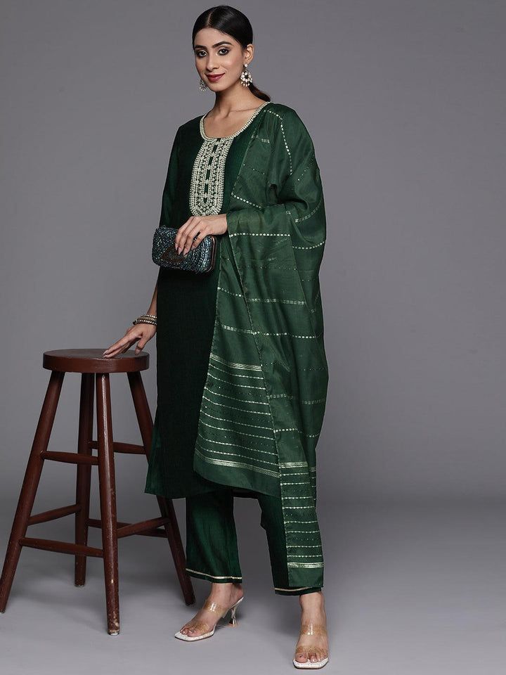 Green Printed Silk Blend Straight Kurta With Trousers & Dupatta