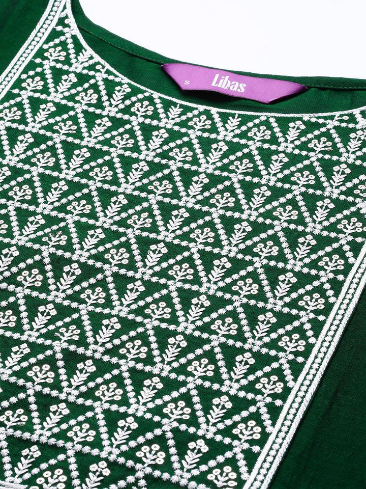 Green Yoke Design Silk Straight Kurta