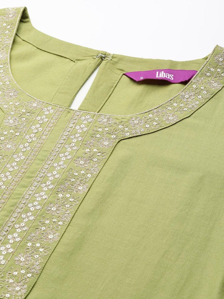 Green Yoke Design Silk Straight Kurta