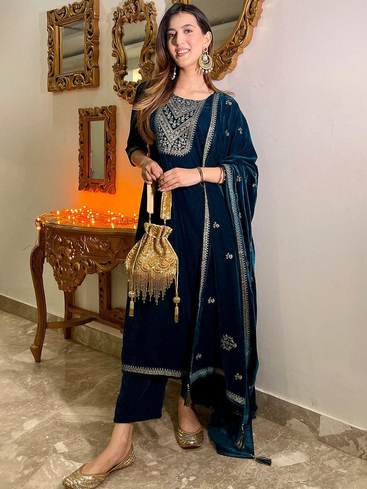 Green Yoke Design Velvet Straight Suit Set - ShopLibas