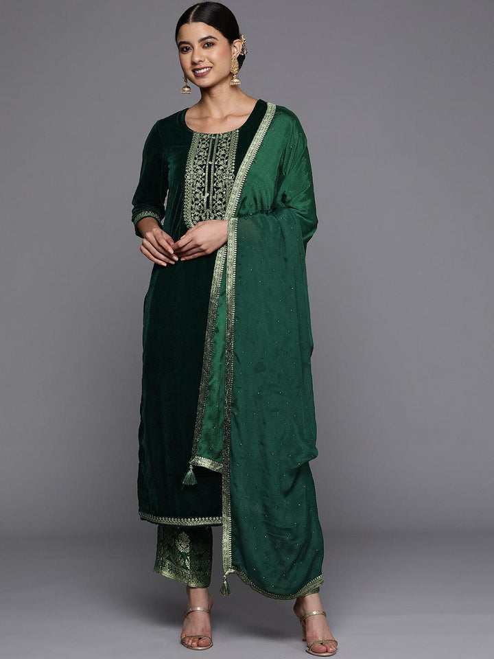 Green Yoke Design Velvet Straight Suit Set - ShopLibas