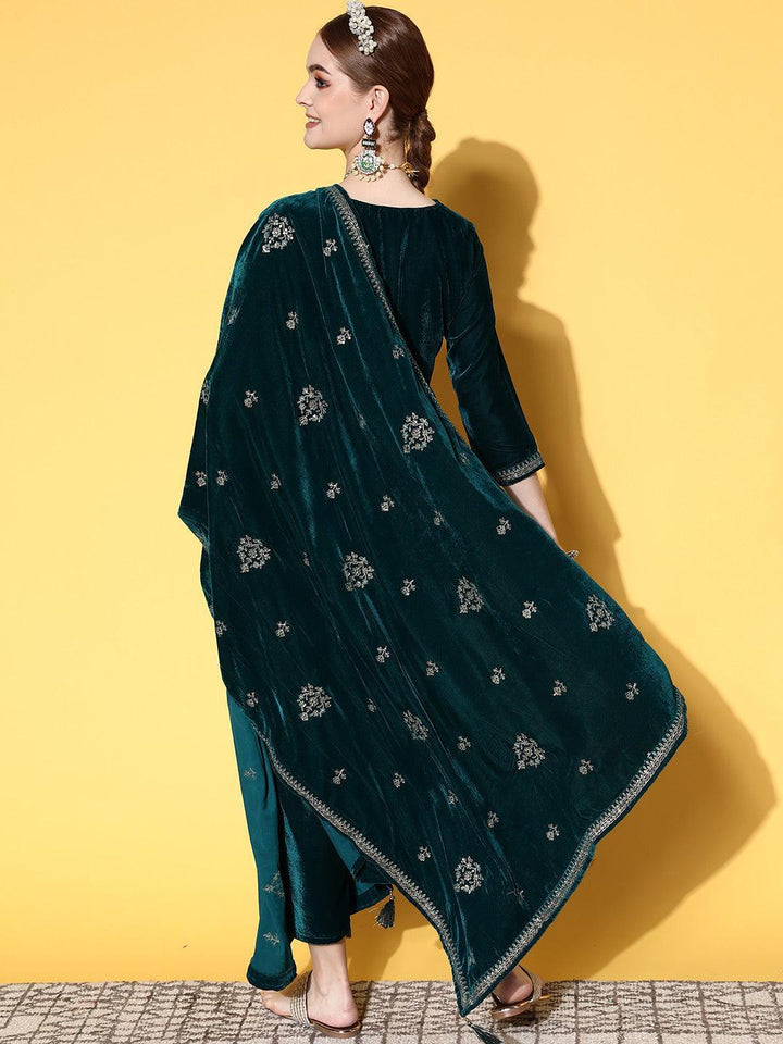 Green Yoke Design Velvet Straight Suit Set - ShopLibas