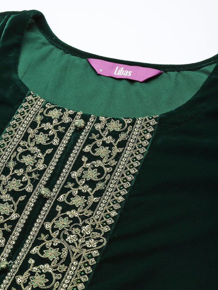 Green Yoke Design Velvet Straight Suit Set - ShopLibas