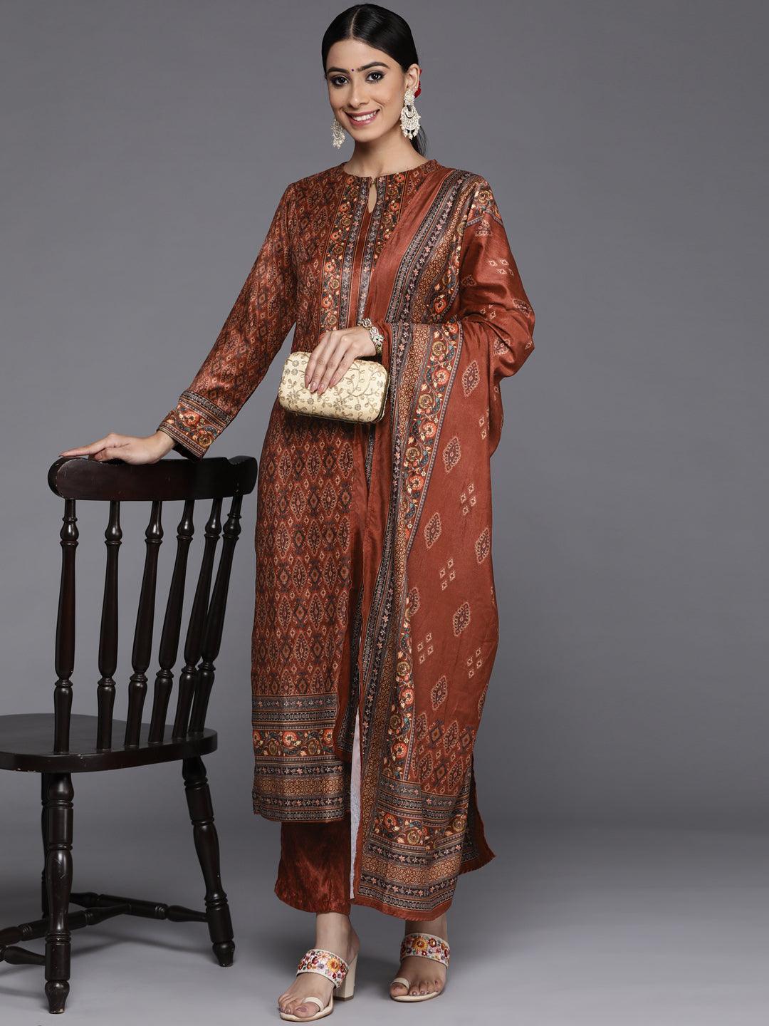 Red Printed Velvet Straight Suit Set With Trousers - Libas 
