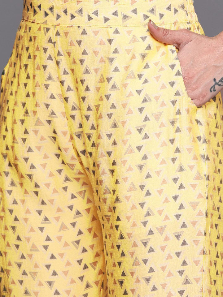 Yellow Printed Silk Blend Straight Kurta Set With Trousers